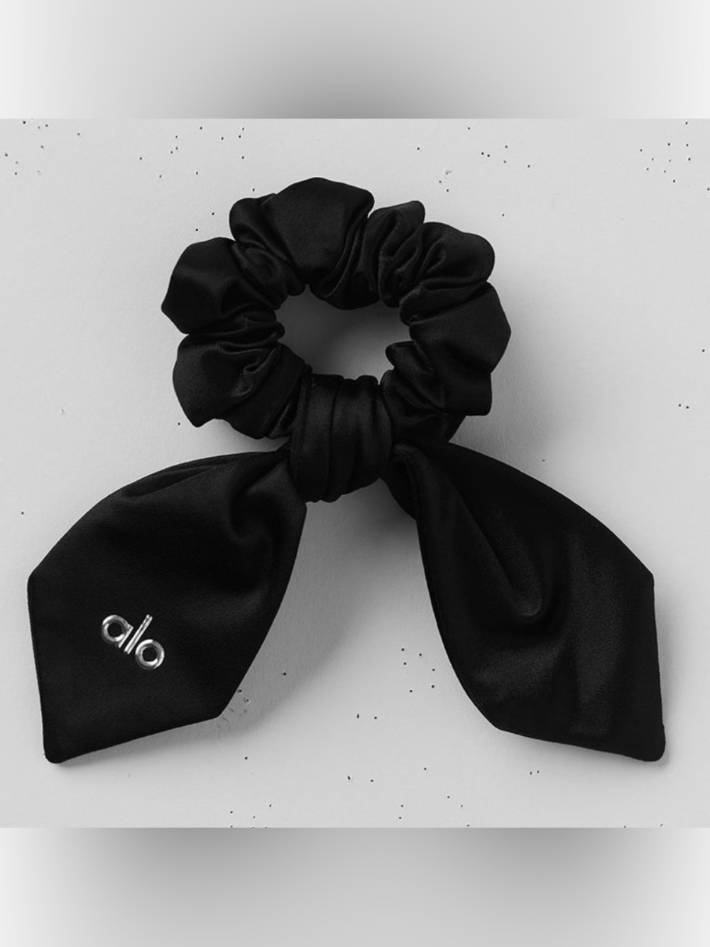 NWT ALO Yoga Airlift Rhythm Scrunchie- Black